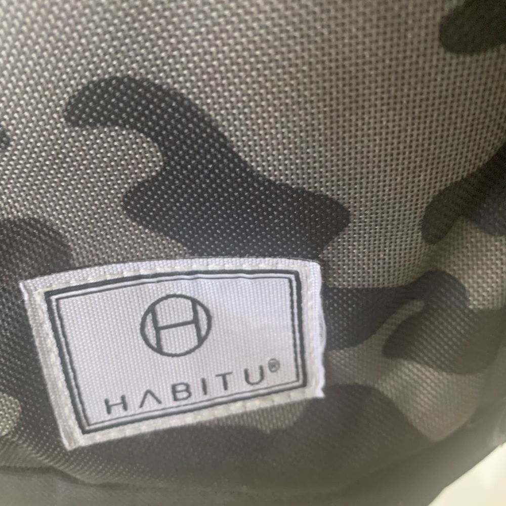 Habitu Backpack - Picture 2 of 7